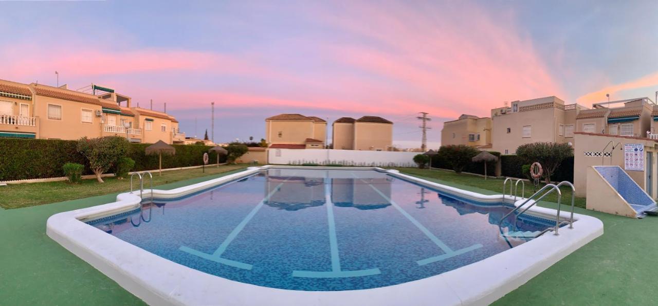 Holiday House Torrevieja Kültér fotó