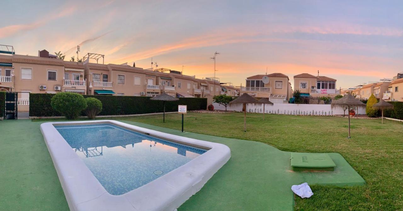Holiday House Torrevieja Kültér fotó