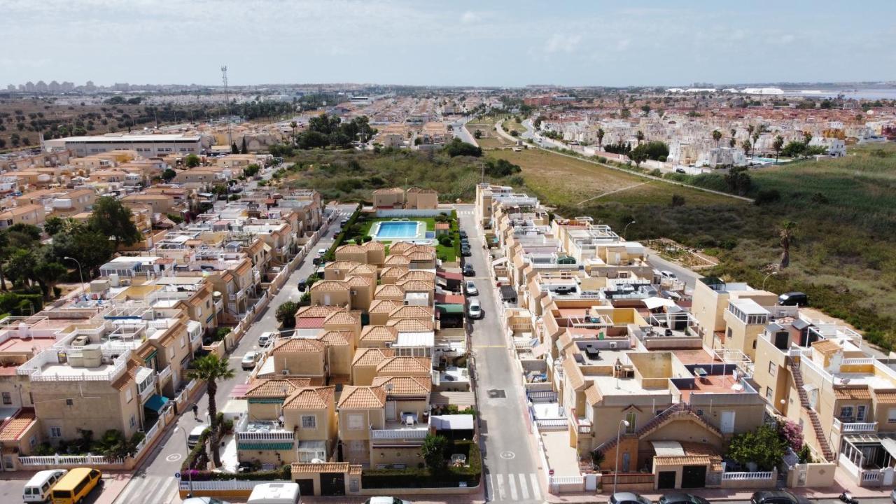 Holiday House Torrevieja Kültér fotó